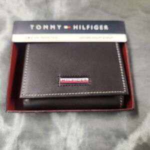 Tommy Hilfiger Men's Brown Wallet
